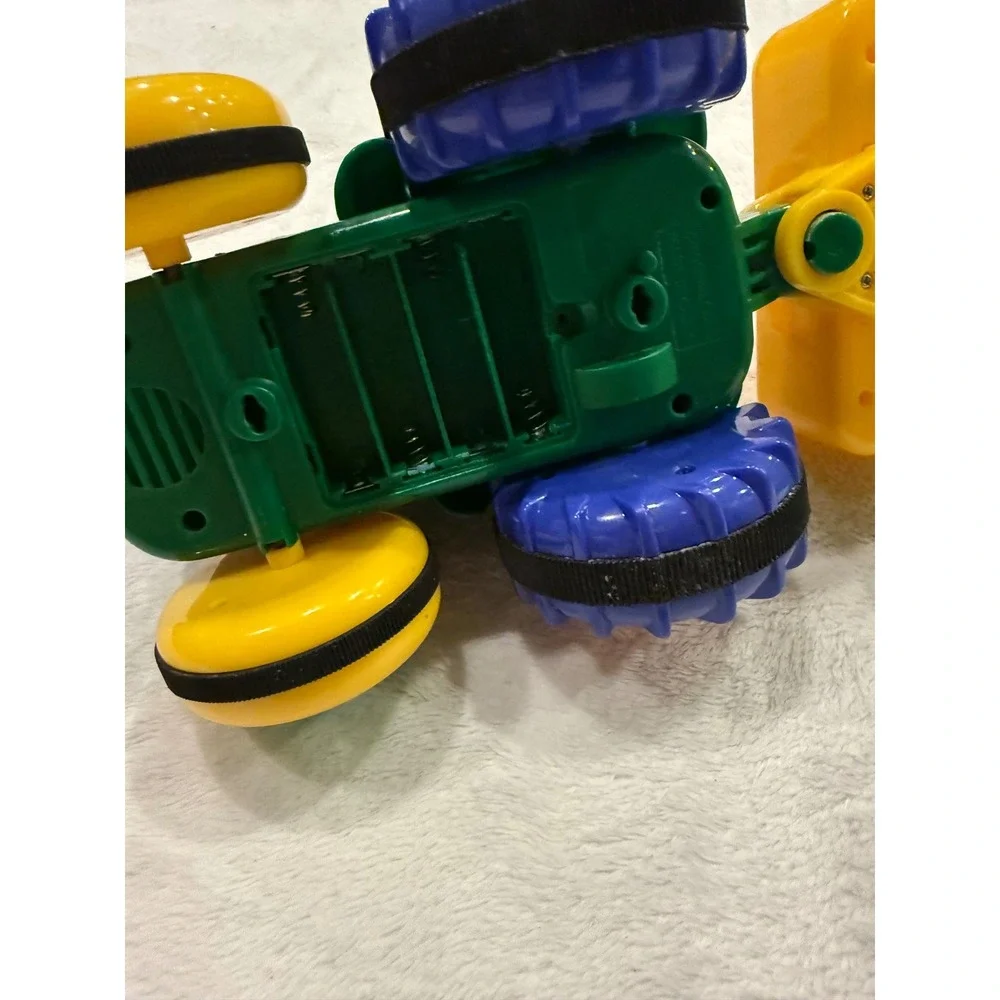 Kidoozie Funtime Tractor Toy with Detachable Trailer‎ Farmer Pig and Cow Figures